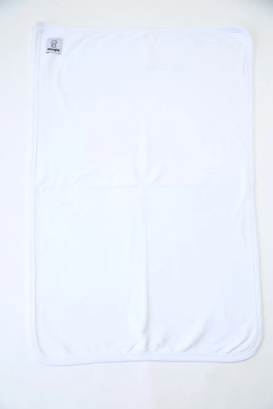 Supersoft Baby comfort Blanket – White – lifestyle image